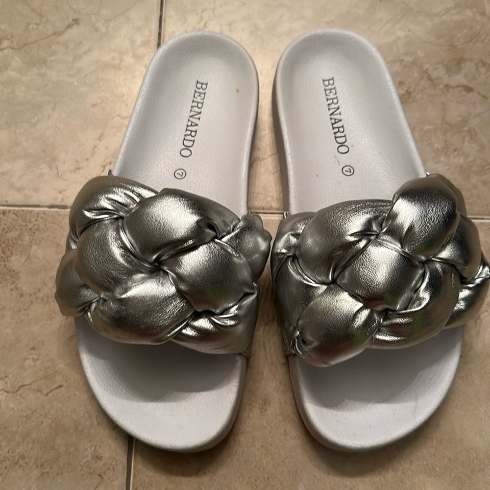Bernardo Silver Slides Size 7 
Sandals Flats 
Fun for the Summer or Resort!! 😎